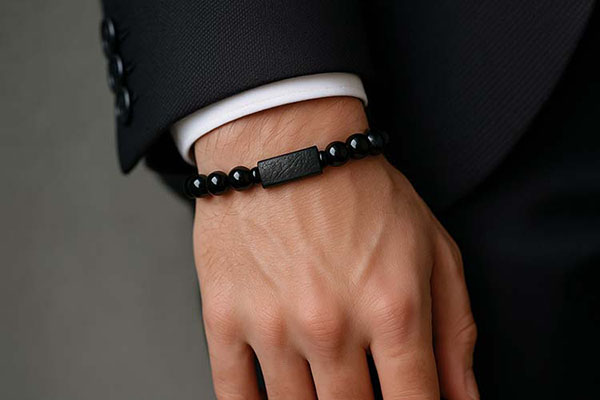 ست کردن دستبند سنگی